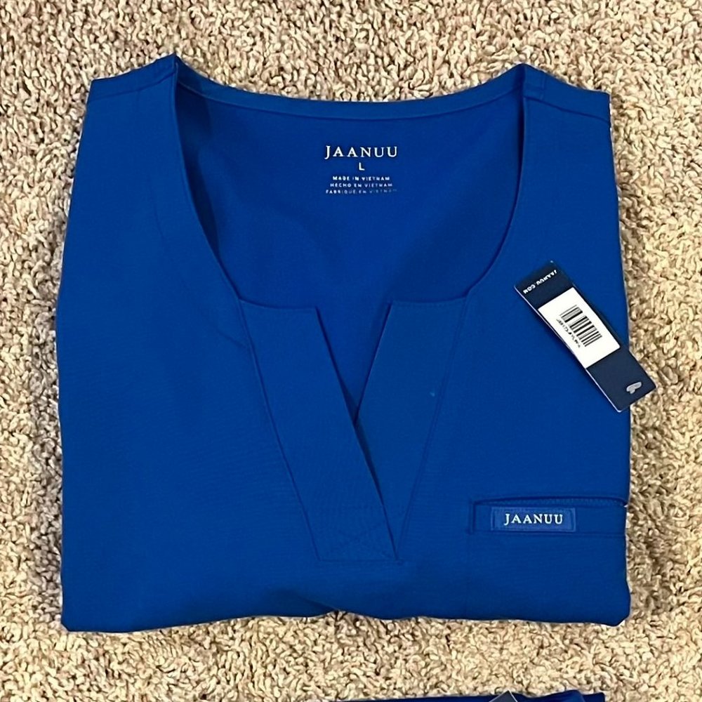 Jaanuu scrub top